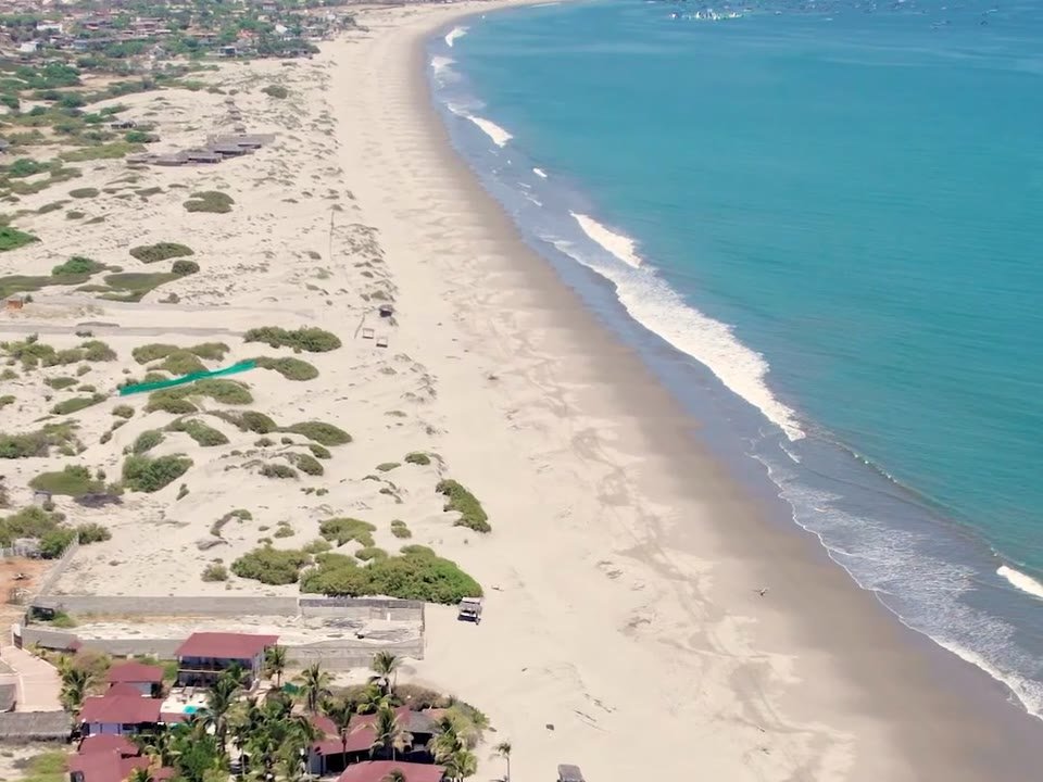 Terreno de 1,165 m² frente al mar en Vichayito